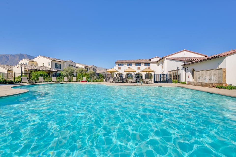 Golfer’s Paradise! La Quinta Escape w/ Pool Access House in La Quinta