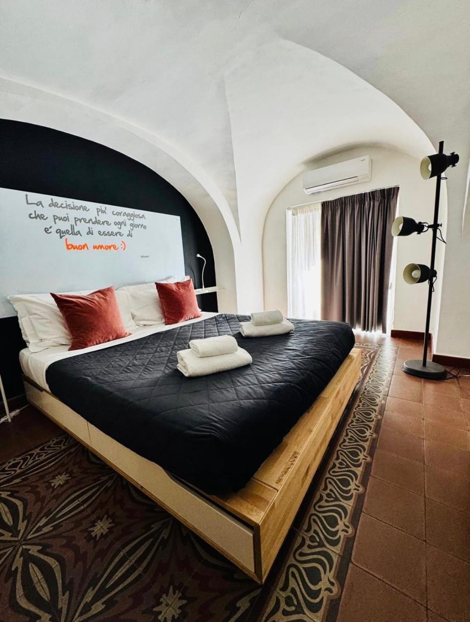 Bedroom, towels