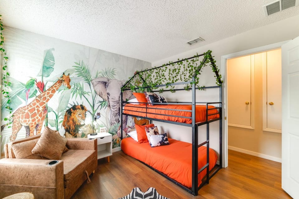 Minutes to Disney: Pool, Games & Themed Rooms House in Osceola County