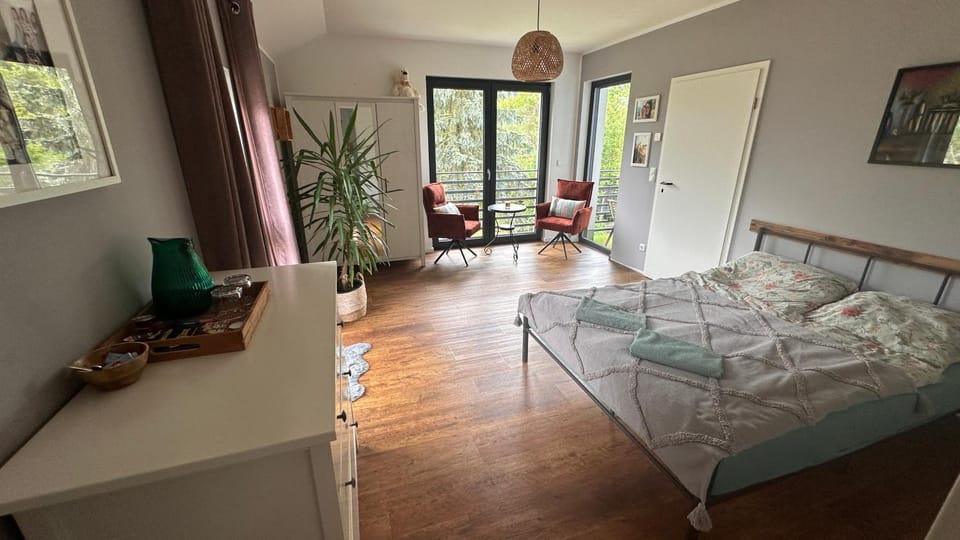Bed, Garden, View (from property/room), Photo of the whole room, Seating area, Bedroom, internet, towels