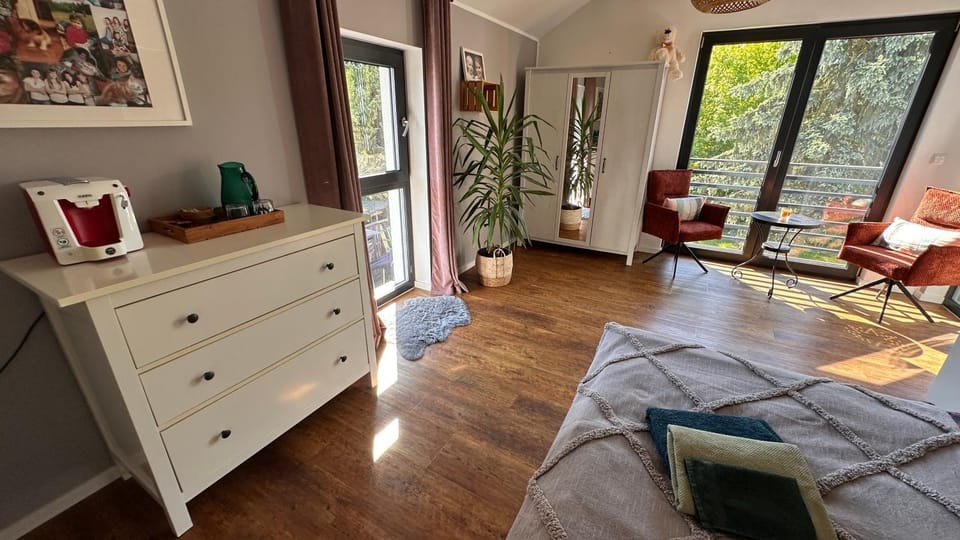 Bed, Garden, View (from property/room), Seating area, Bedroom, wardrobe