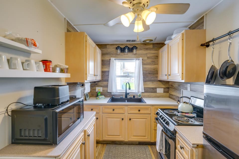 Walk to Beach! Lake Huron Getaway w/ Sunroom House in Sarnia