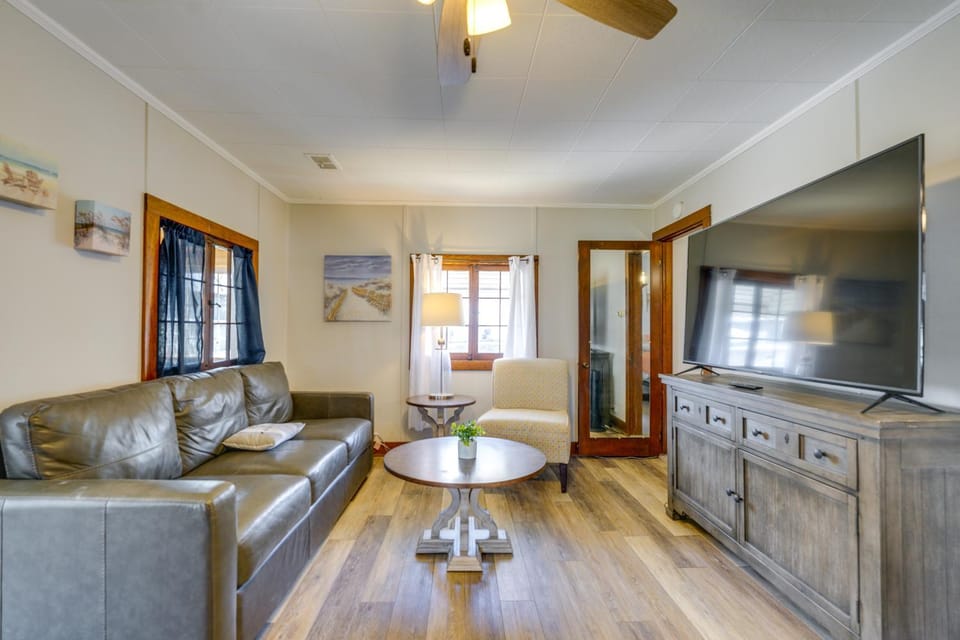 Walk to Beach! Lake Huron Getaway w/ Sunroom House in Sarnia