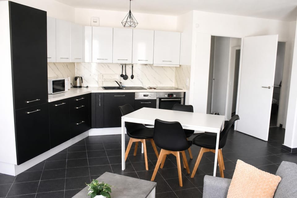 Kitchen or kitchenette, Dining area, dishwasher, oven, stove