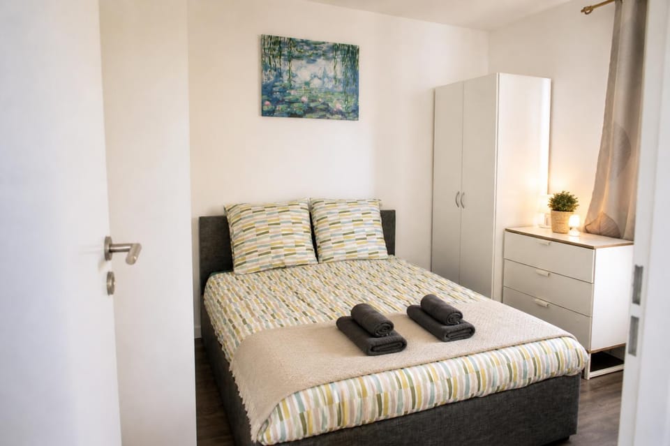 Bed, Photo of the whole room, Bedroom, towels, wardrobe