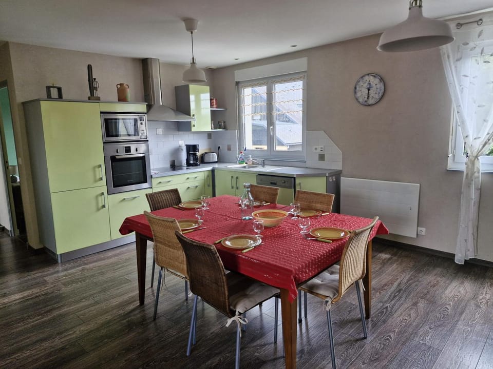Living room, dishwasher, oven, stove