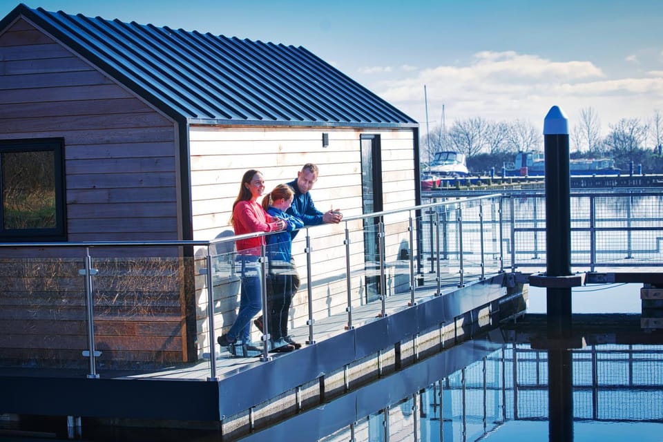 Driftwood Lodges - On Water Glamping - Moyola Lodge Nature lodge in Northern Ireland