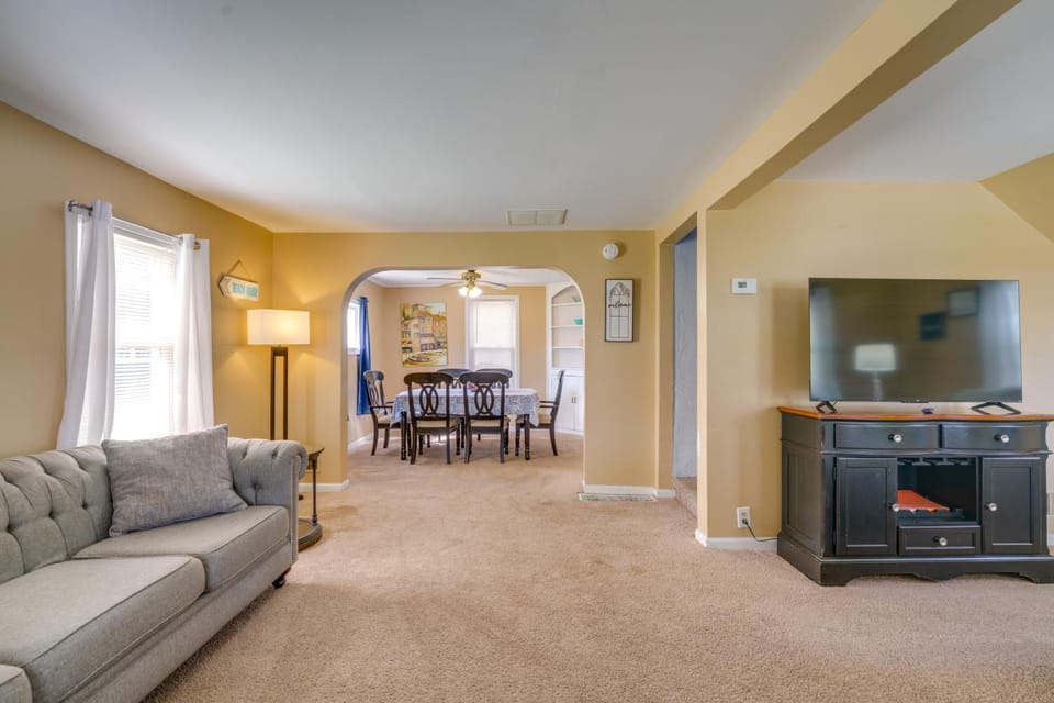 2 Blocks to Beach! Lake Huron Hideaway House in Port Huron