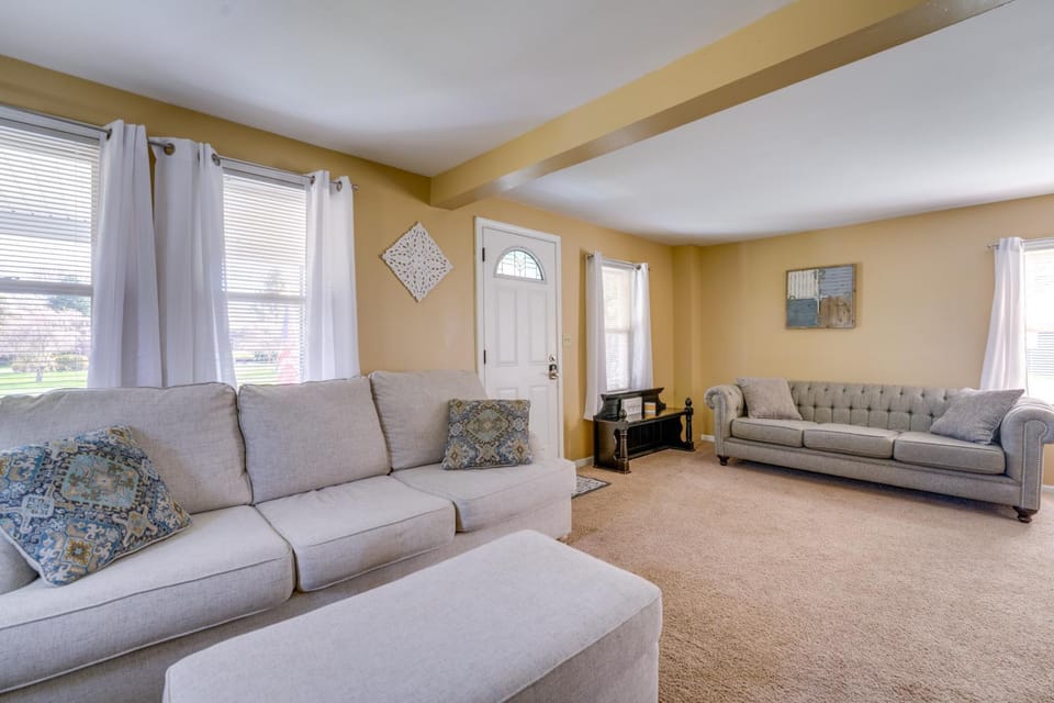 2 Blocks to Beach! Lake Huron Hideaway House in Port Huron