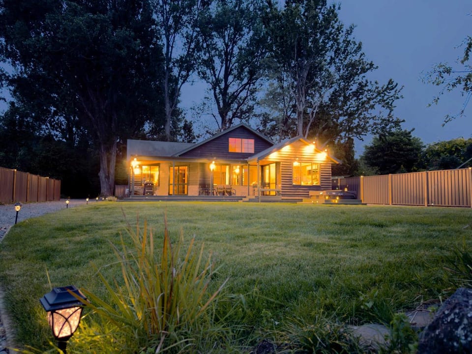 Stillwater Resort - Lakefront Estate with two dwellings spa pools SUPs - Sleeps 16 House in Rotorua