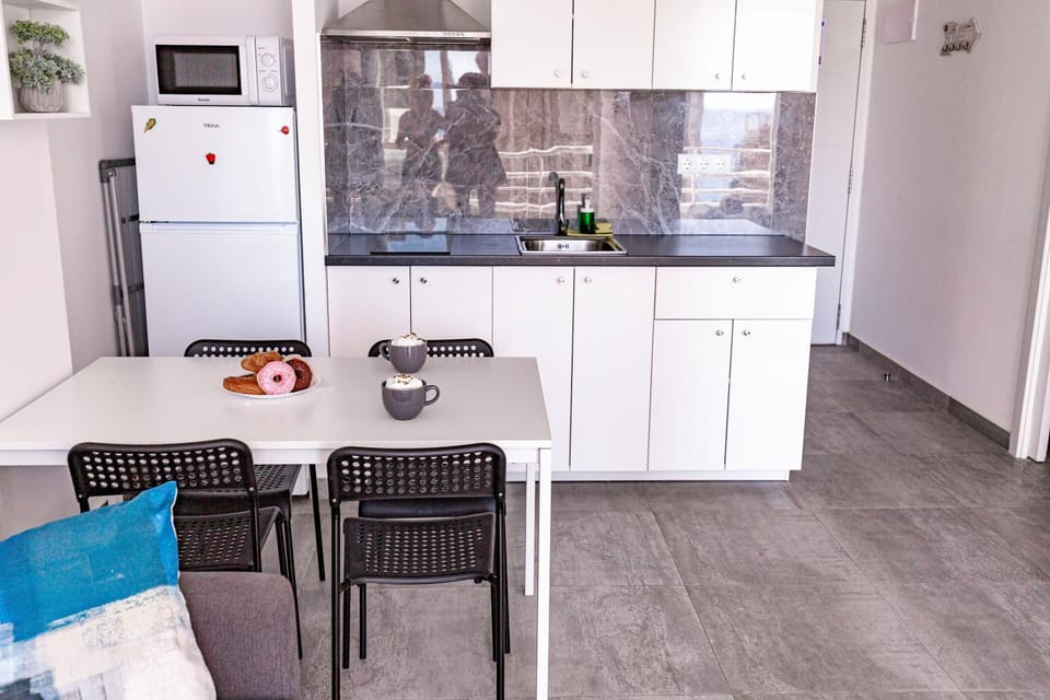 Dining area, kitchen