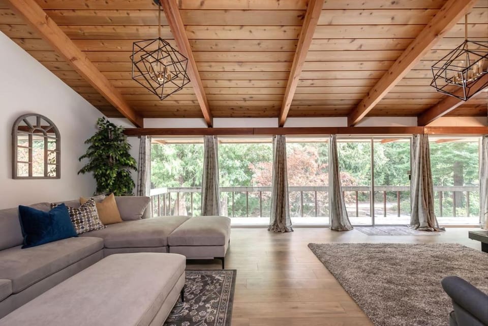 Natural landscape, View (from property/room), Living room, Seating area