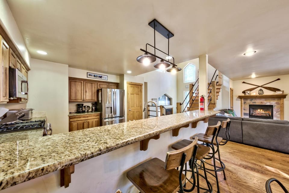 Day, Kitchen or kitchenette, Living room, fireplace, furniture
