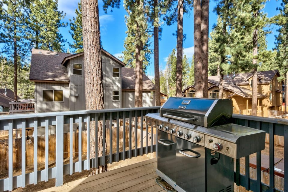 Property building, Day, Natural landscape, BBQ facilities, Balcony/Terrace