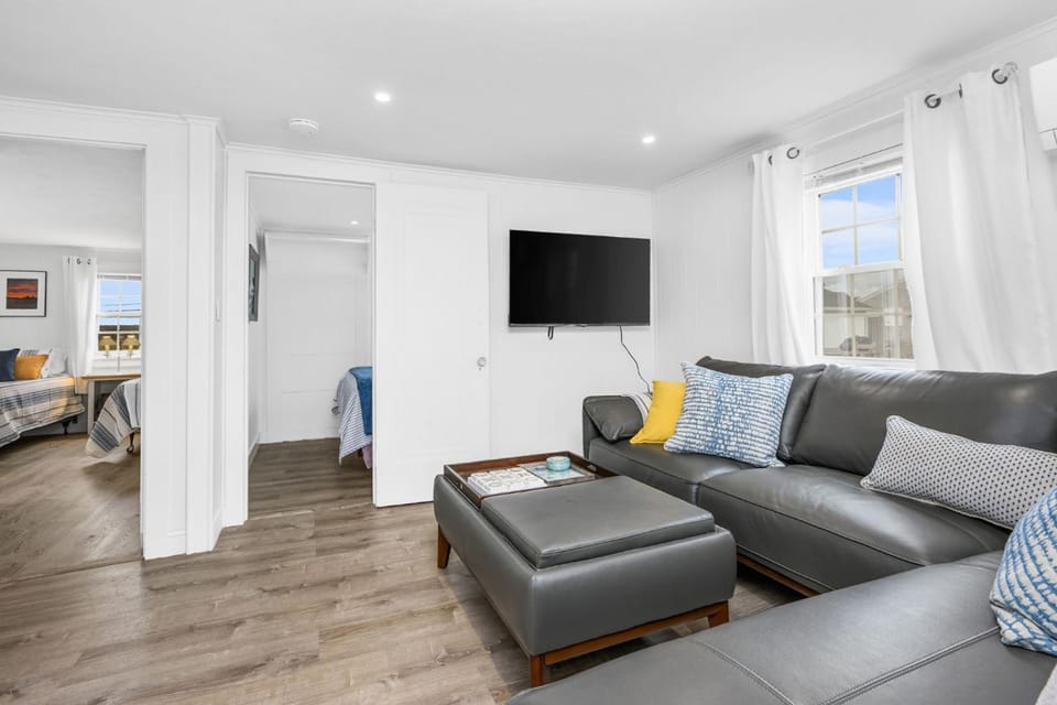 Beachfront Charm in Beautiful East Sandwich House in East Sandwich
