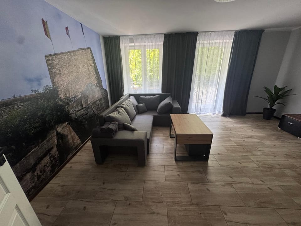 Apartament W Cieniu Twierdzy Apartment in Lower Silesian Voivodeship