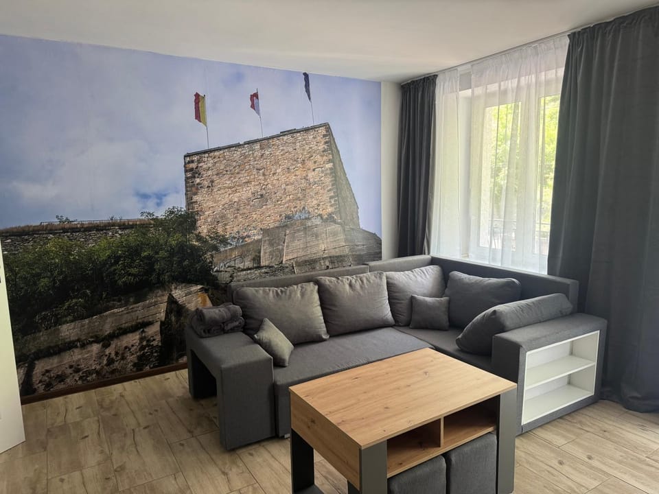 Apartament W Cieniu Twierdzy Apartment in Lower Silesian Voivodeship