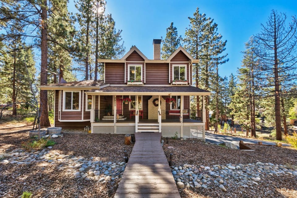 Property building, Facade/entrance, Day, Natural landscape, fireplace