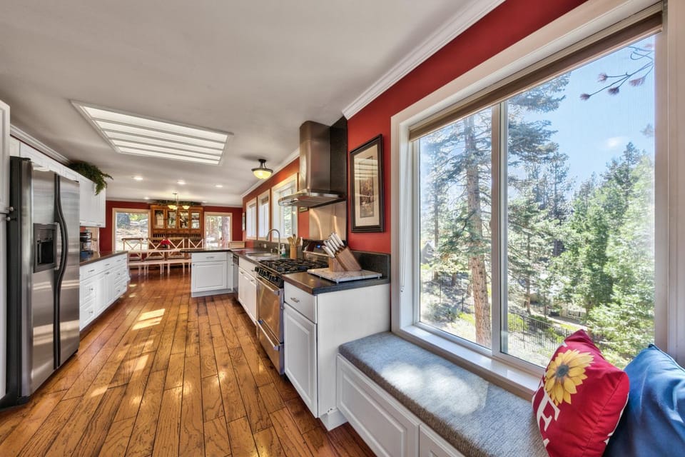 Day, Natural landscape, View (from property/room), Kitchen or kitchenette, Seating area, furniture, microwave, stove, kitchen