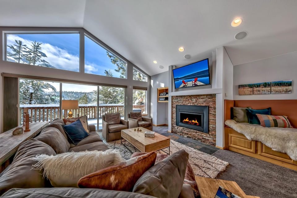 Day, Winter, TV and multimedia, View (from property/room), Balcony/Terrace, Living room, fireplace, furniture