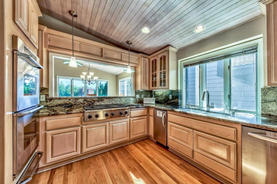 Day, Kitchen or kitchenette, dishwasher, furniture, microwave, oven, stove
