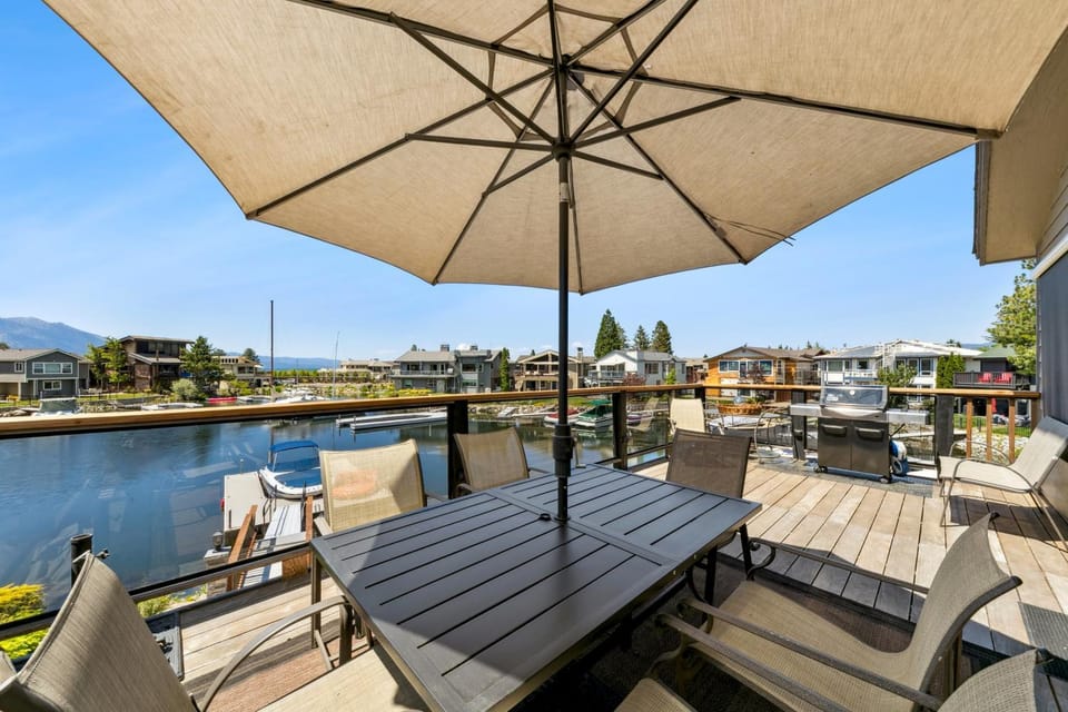 Patio, Day, Balcony/Terrace, Seating area, Dining area, furniture