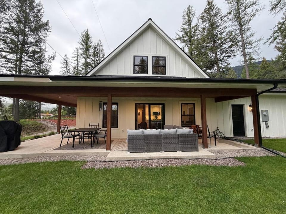 Hungry Horse Farmhouse House in Hungry Horse