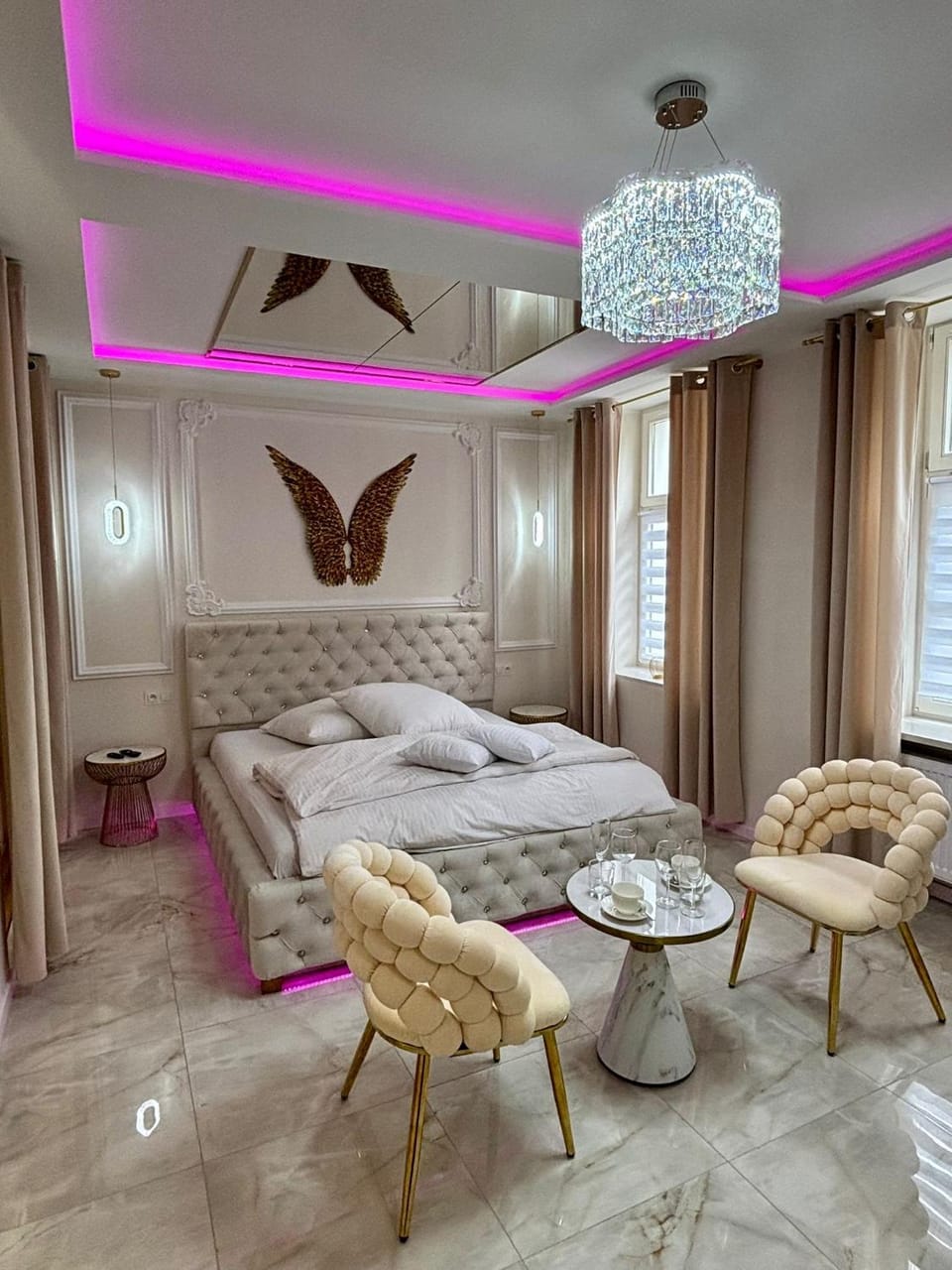 Bed, Living room, Photo of the whole room, Seating area, Bedroom