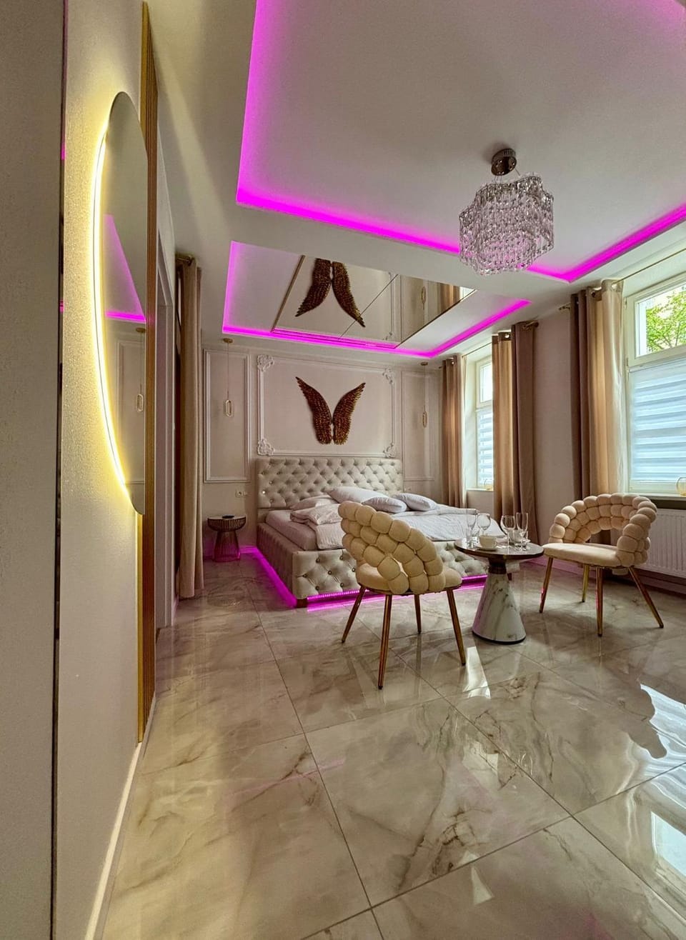 Bed, Living room, Photo of the whole room, Seating area, Bedroom