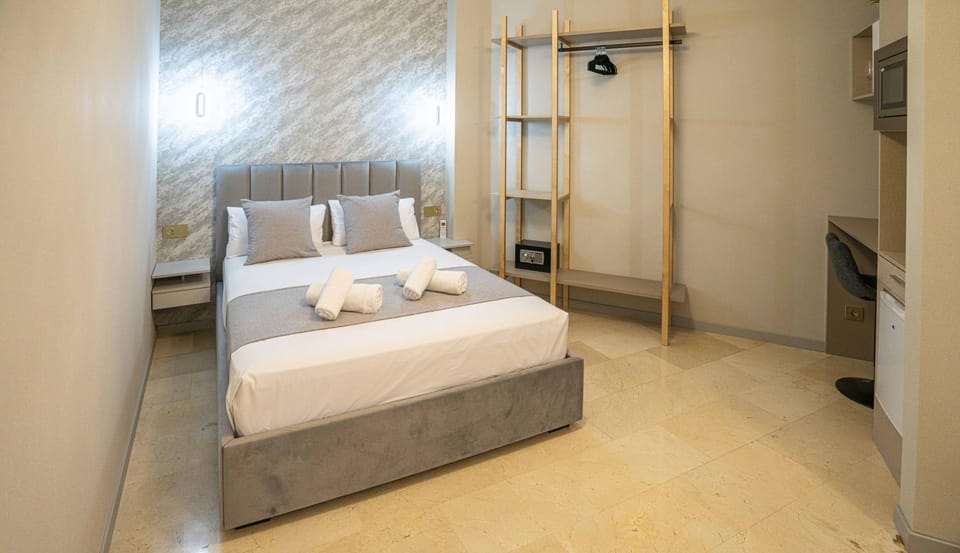 Bed, Bedroom, towels, wardrobe