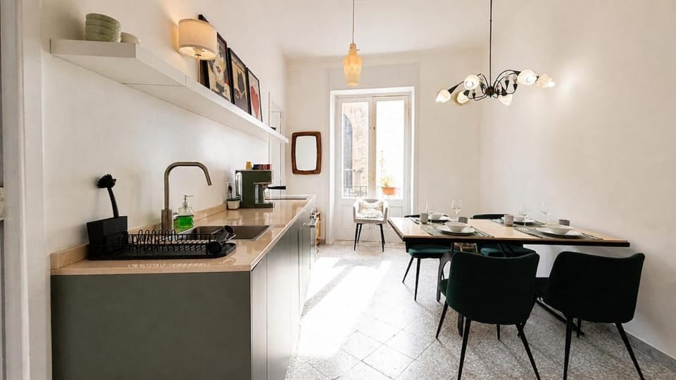 Kitchen or kitchenette, Lunch, Lunch, kitchen