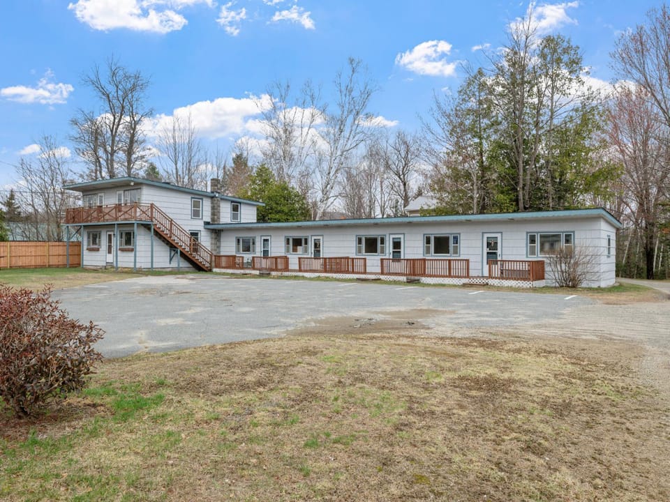 Highland House and Cottages Motel in Twin Mountain