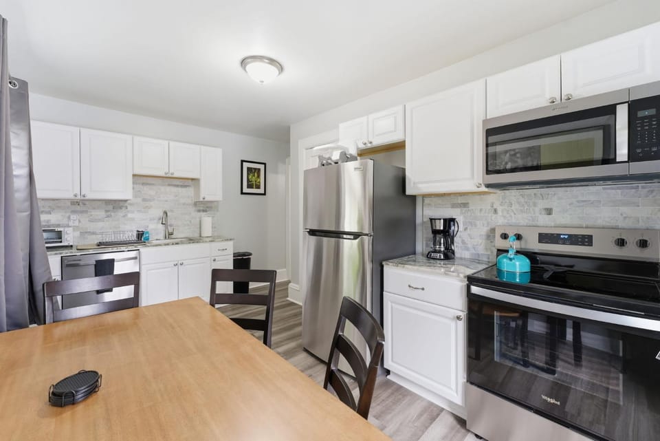 The Grandstands Apt 2 - All Star Baseball Rentals Apartment in Oneonta