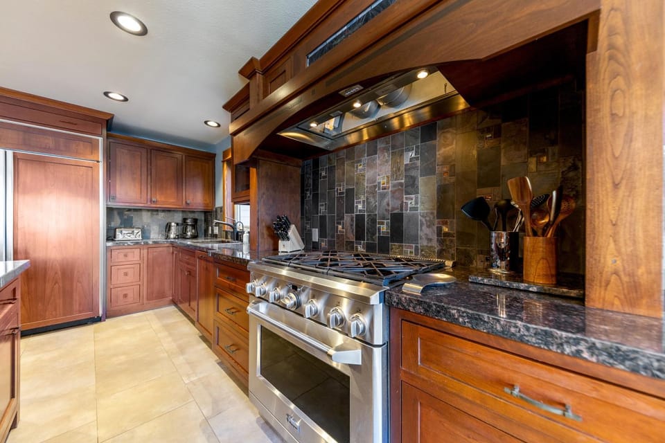 Tahoe Keys Landing: Rooftop Hot Tub Boat Dock House in South Lake Tahoe