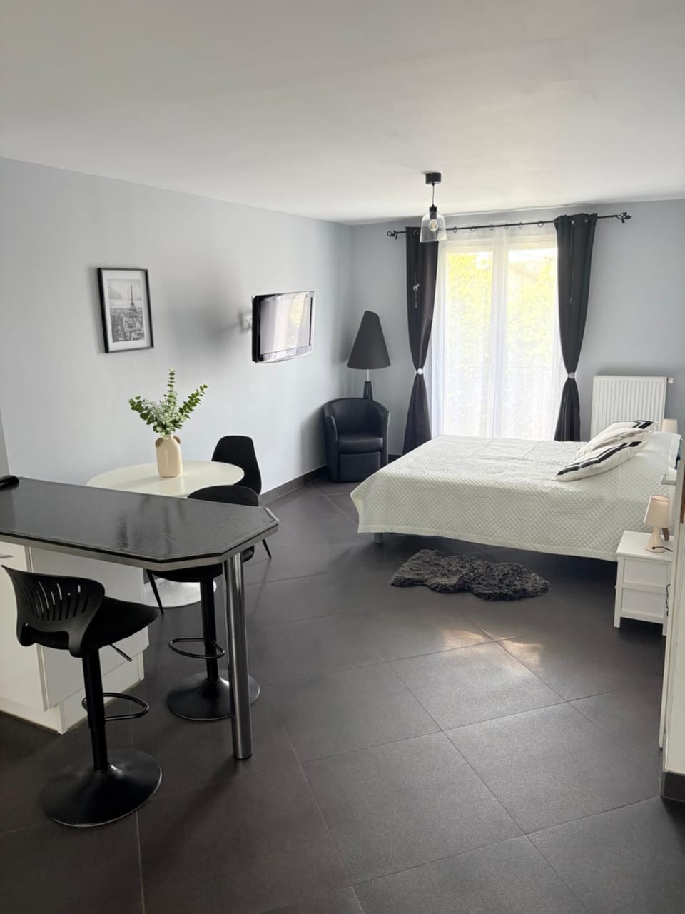 Studio Moderne Zen Apartment in Île-de-France
