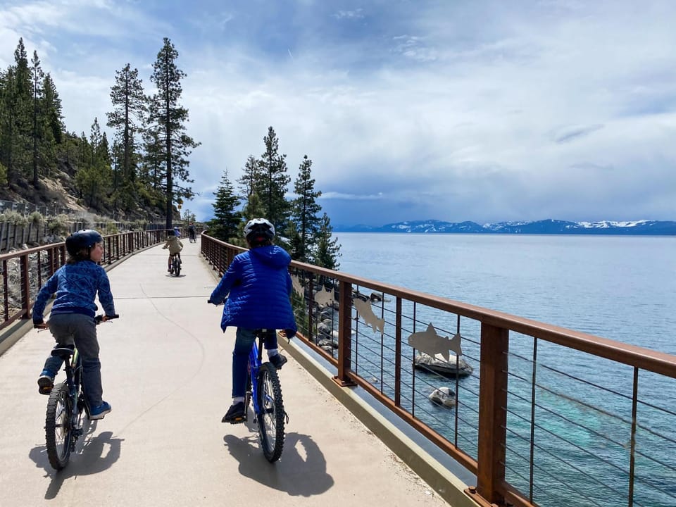 Tahoe Keys Mountain Vistas-Waterfront AC Dock House in South Lake Tahoe