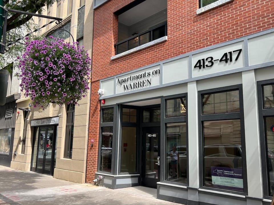 Downtown Suite with Balcony Apartment in Syracuse