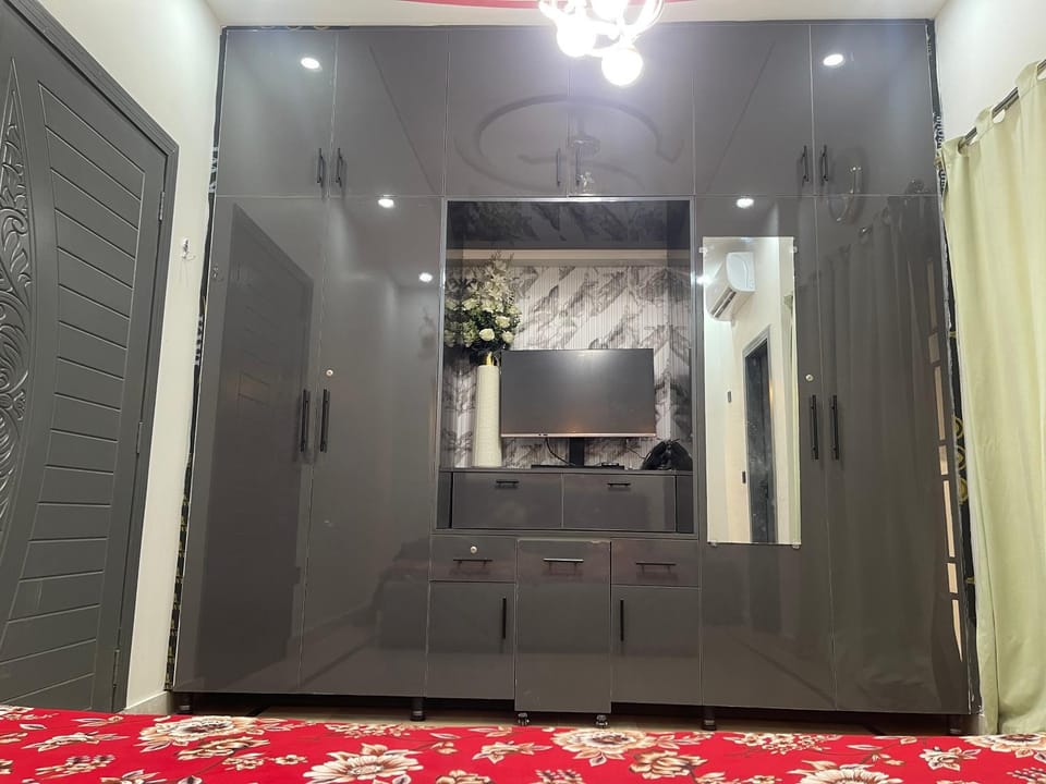Modern & Stunning Home, Sleeps 2, Parking, Wi-Fi Offers Apartment in Lahore
