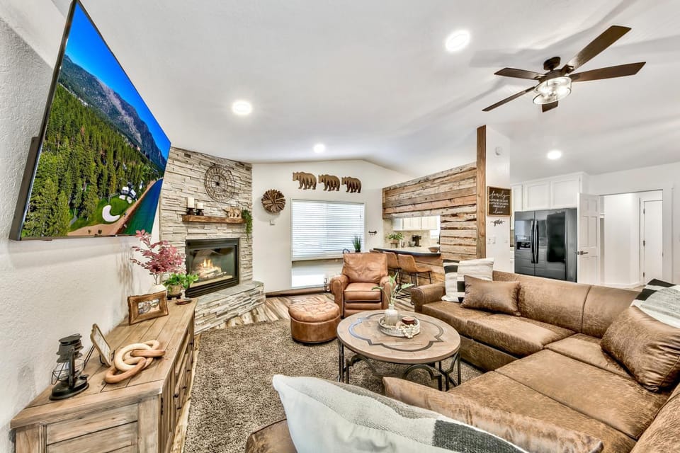 TV and multimedia, Living room, fireplace, furniture