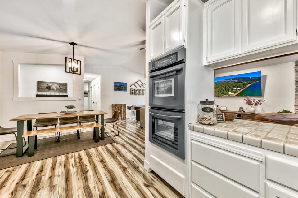 Kitchen or kitchenette, Dining area, furniture, oven