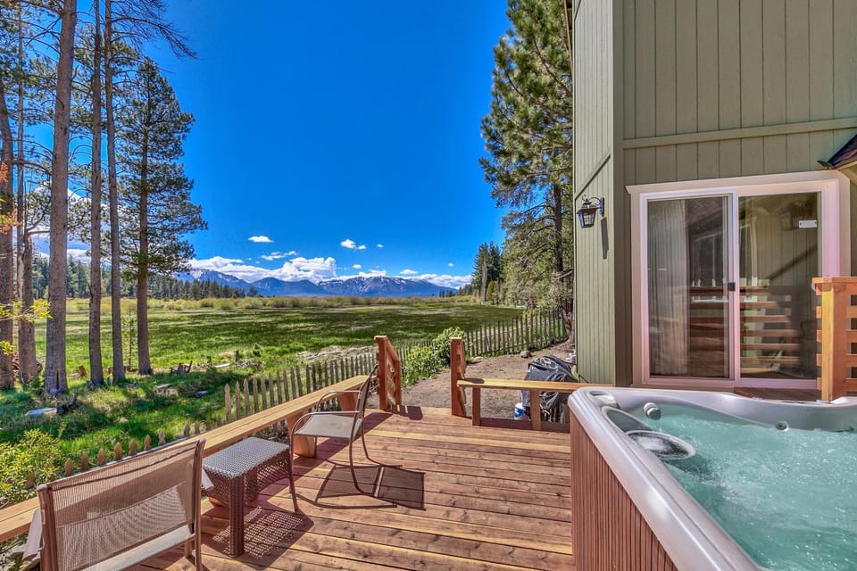 Day, Natural landscape, Hot Tub, Balcony/Terrace, Seating area, Mountain view