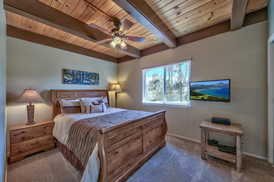 Bed, TV and multimedia, Bedroom, furniture