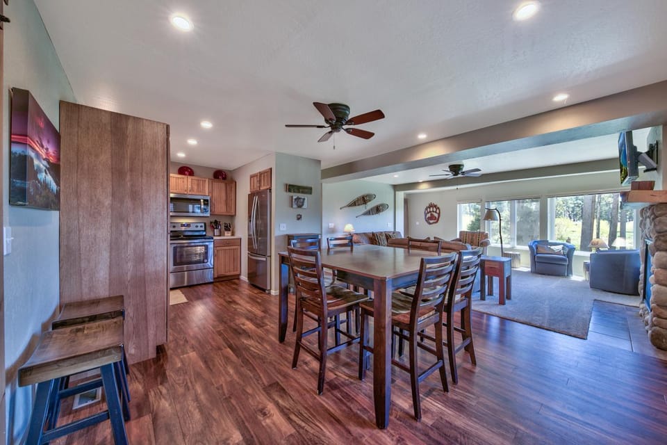 Day, Kitchen or kitchenette, Living room, Dining area, furniture