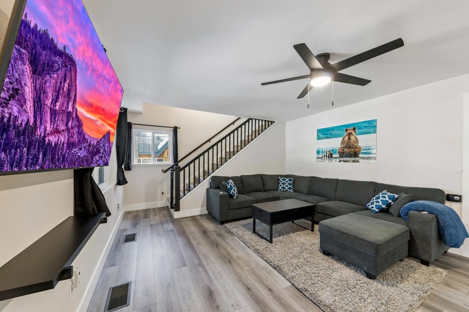 TV and multimedia, Living room, Seating area, furniture