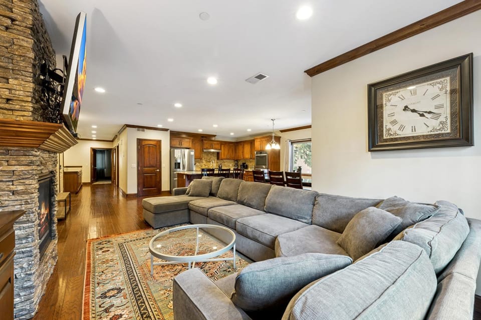 Living room, fireplace, furniture