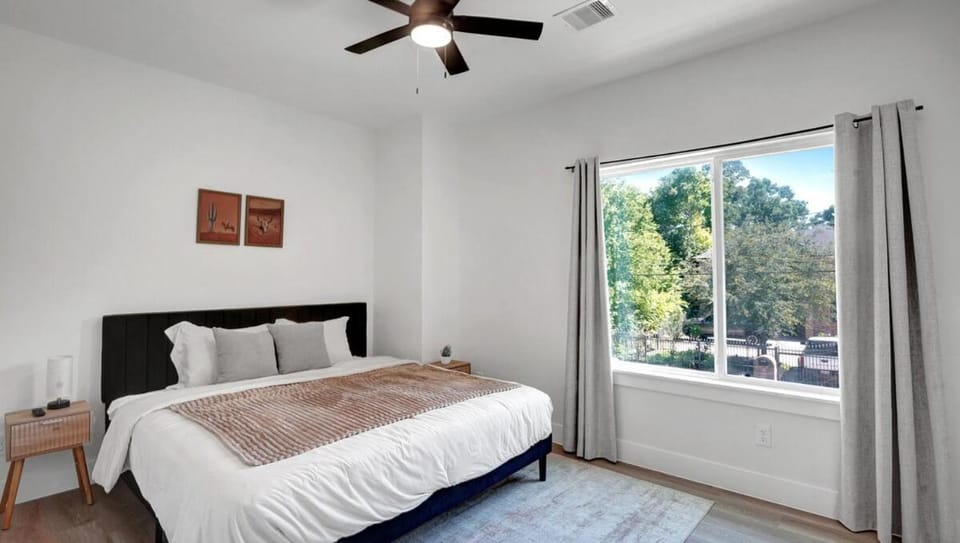 Brand New Luxe Townhome Near IAH & Downtown House in Houston
