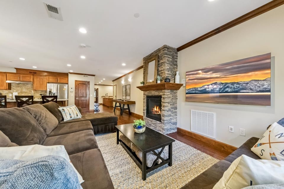Day, Kitchen or kitchenette, Living room, fireplace, furniture