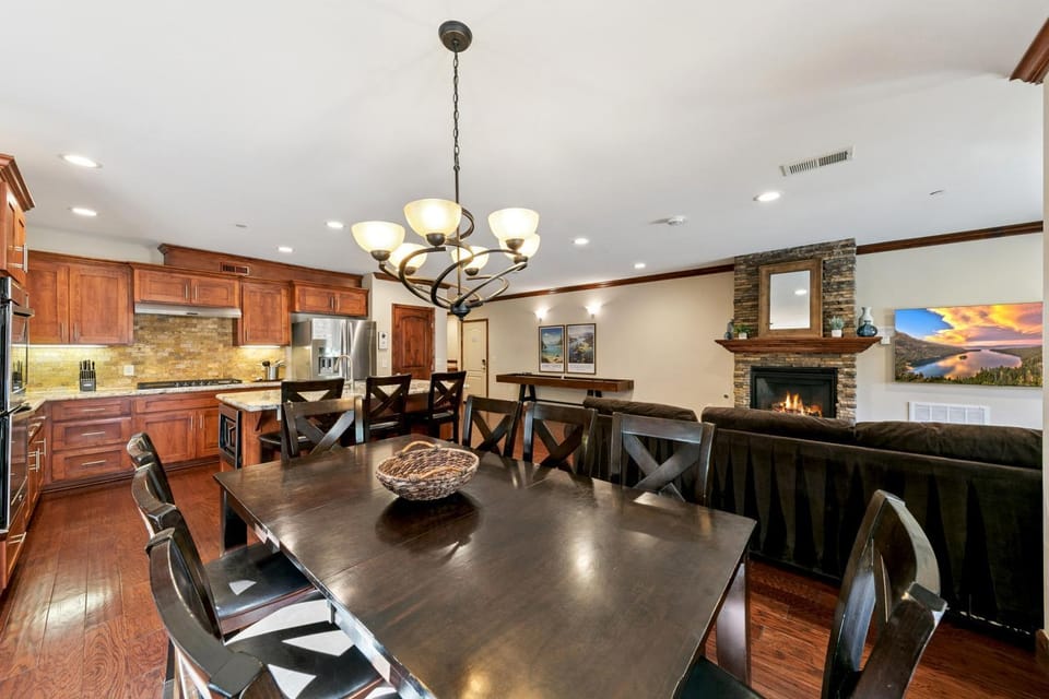 Kitchen or kitchenette, Living room, Dining area, fireplace, furniture