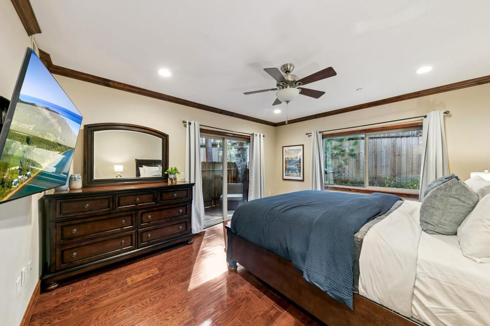 Bed, TV and multimedia, Bedroom, furniture
