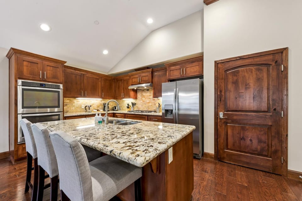 Day, Kitchen or kitchenette, furniture, oven